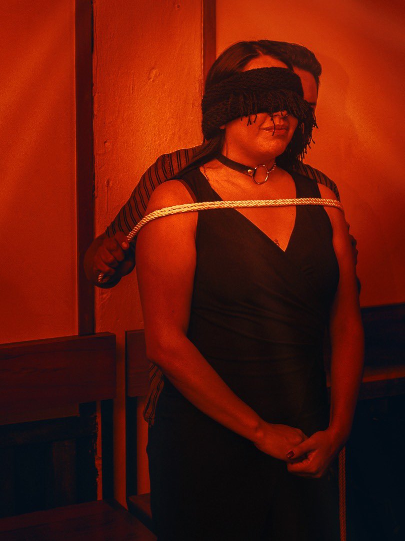 CrissDahlia's tweet photo. Estamos pensando en abrir un taller de #bondage y juegos para parejas del mundo #swinger aquí en Quito que deseen probar algo nuevo. @ComunidadSwEc1 se apuntarían?
#sw #swingerecuador #swquito #sexy https://t.co/ueIQ0Caipn