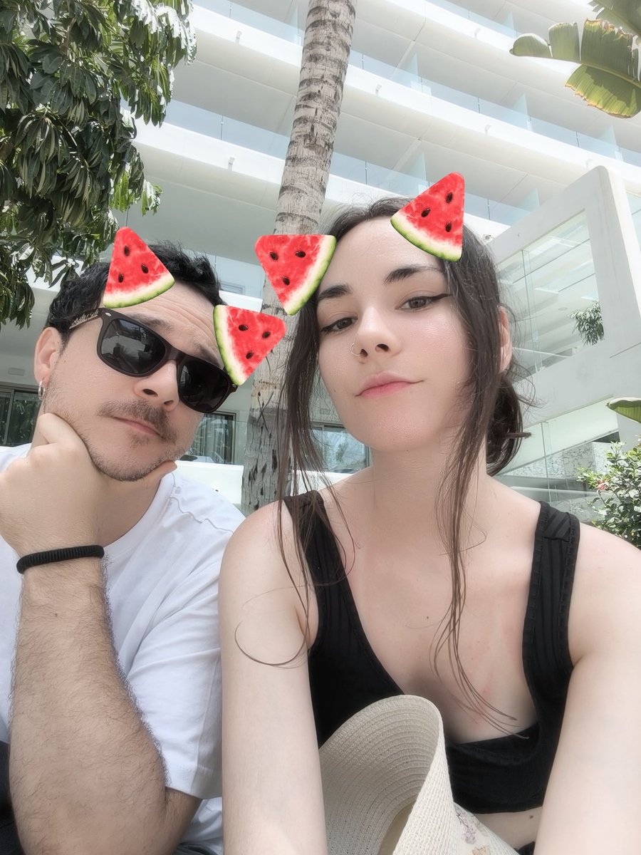 Miss_Bigotes's tweet photo. Mami y papi alien :3 @Human8Not https://t.co/VzmF31rtmd