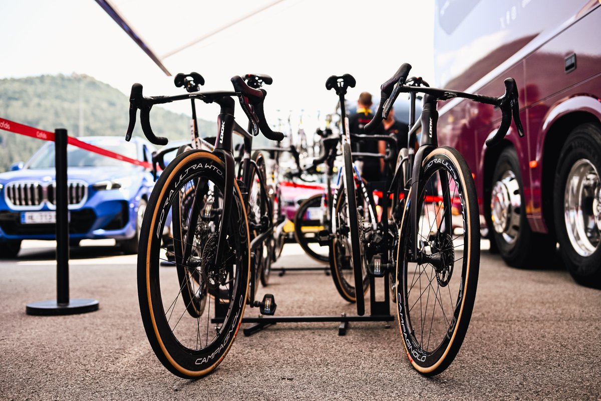 TeamCOFIDIS's tweet photo. Noir, zรฉbrรฉ ou de chrono : lequel est votre @lookcycle prรฉfรฉrรฉ ?
Black, striped, or time trial: Which is your favorite #LookCycle ?
#TDF2026 ๐ธ Mathilde L'Azou https://t.co/RrO7r3GPJ8