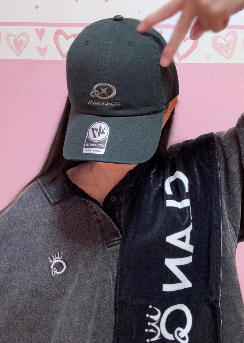 rafelov09's tweet photo. クランクイーンのキャップ届いた🖤👑
よわにゃんポーズ✌🏻
#CLANQUEEN https://t.co/LQJIkz3ZEe