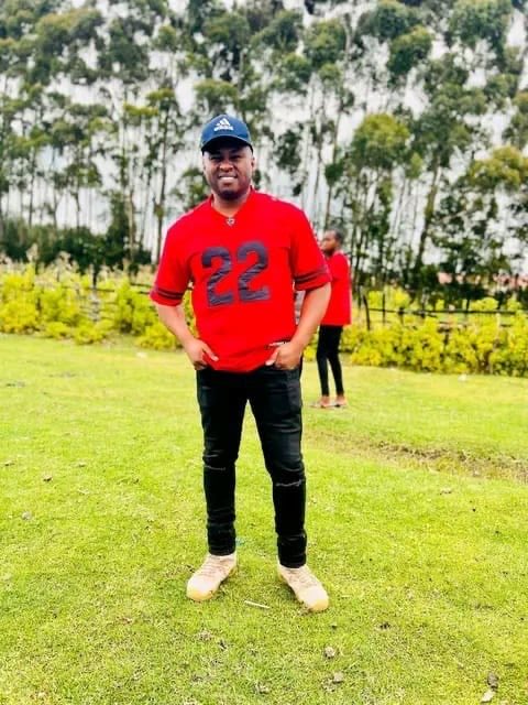 C_NyaKundiH's tweet photo. This is the official bodyguard of MP Kawanjiku. He is identified as Karuma Muiruri on Facebook. He is from Githiga Ward, Githunguri Sub-County, Kiambu County. He lives in Kirigiti, near Linkers Club, at Maranatha Apartments. This is the person responsible for recruiting and coordinating goons on behalf of Kawanjiku.