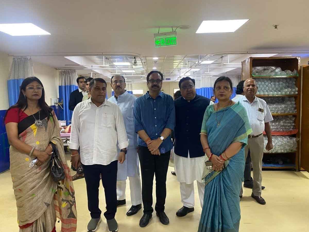 bjd_odisha's tweet photo. ଦିଲ୍ଲୀ ଯନ୍ତରମନ୍ତରରେ ଛାତ୍ରଛାତ୍ରୀମାନଙ୍କୁ ଆକ୍ରମଣ ଘଟଣାରେ ଆରଏମଏଲ୍ ହସ୍ପିଟାଲରେ ଆହତ ଛାତ୍ରଛାତ୍ରୀଙ୍କୁ ଭେଟିଲେ ବିଜେଡିର ରାଜ୍ୟସଭା ସାଂସଦ।

ଆହତ ଛାତ୍ରଛାତ୍ରୀଙ୍କୁ ଗଭୀର ସମବେଦନା ଜଣାଇବା ସହ ସଂସଦ ଭିତରେ ଓ ବାହାରେ ପ୍ରସଙ୍ଗ ଉଠାଇଲା ବିଜେଡି।

ଛାତ୍ରଛାତ୍ରୀଙ୍କ ଉପରେ ପୋଲିସର ବର୍ବରୋଚିତ ଆକ୍ରମଣକୁ ନେଇ ସଂସଦରେ ସ୍ଵତନ୍ତ୍ର ଆଲୋଚନା ଦାବି କଲା ବିଜେଡି।

#BJDWithStudent #BJD4Student #BJD4Odisha
