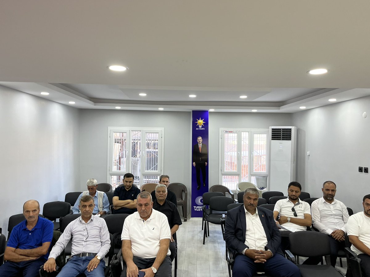 AKGENCLKSIVEREK's tweet photo. İlçe Başkan Vekilimiz Av. Orhan Çelik, Gençlik Kolları Başkanımız Ramazan Acar, Kadın Kolları Başkan Vekilimiz Birsen Arat ve kıymetli teşkilatımızla birlikte haftalık olağan toplantımızı gerçekleştirdik.

Toplantımızın hayırlara vesile olmasını diliyor, teşkilatımızın birlik ve beraberlik içerisinde çalışmalarına kararlılıkla devam edeceğini ifade ediyoruz.

#AKPARTİ 
#gençliğinlegeleceğeyönver 

@avyusufibis 
@osmannazlier 
@abdullahutr 
@furkankucukk_ 
@AKGenclikGM 
@Cengizozeyran82 
@RahimeTuysuz 
@akgencliksurfa 
@aksiverek 
@ramazanacar199 
@akkadinsiverek