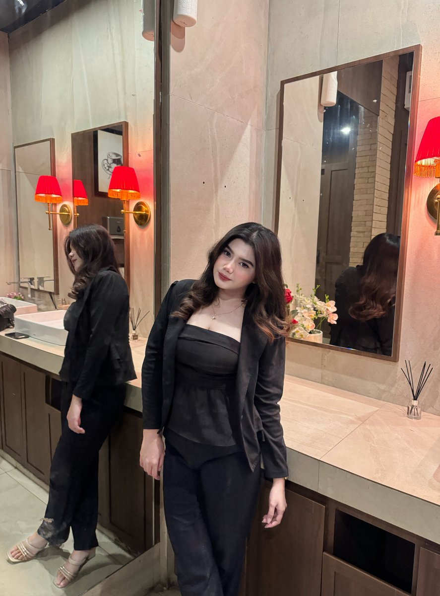 vacnuella's tweet photo. 🖤 https://t.co/WR3L64WHiK