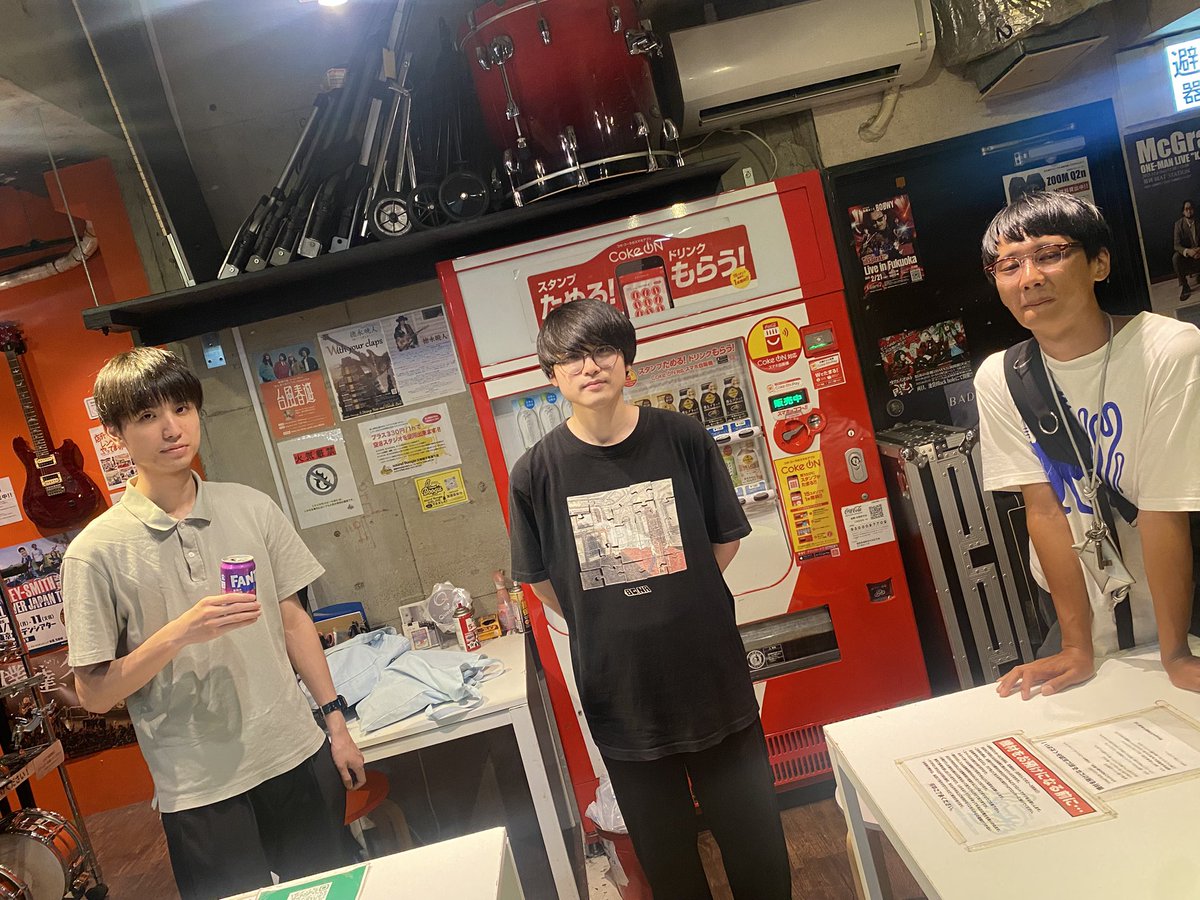 boogie_sound's tweet photo. 天神店です！

本日はGiant Tortoises at Full Speed
の皆様が利用してくれましたー！

7/26にLive House秘密
にてライブがあるそうです😎
是非注目してみて下さい👀

アカウントはこちら⬇️⬇️
@zougame55 https://t.co/V6416jWT0n
