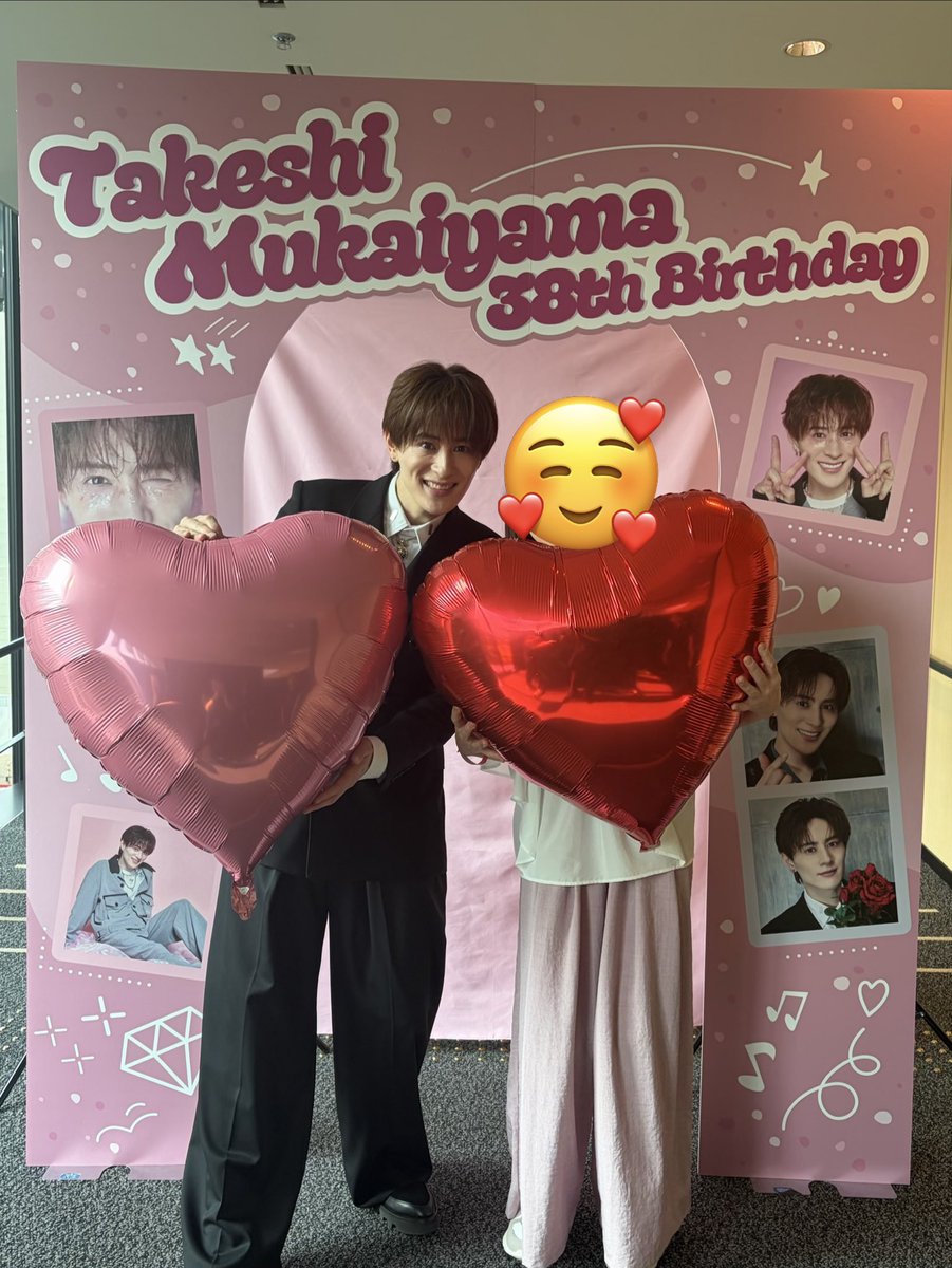 fAH5CJBvw2mgRWH's tweet photo. たけちゃんの生誕祭1部に
行ってきました。
たけちゃんは、やっぱり歌が上手い。
知らない初めて、聴いた曲もありましたが、調べて聴いてみようとおもいました。
最幸の時間ありがとう。
本当に、誕生日おめでとう🎊
それから、念願のツーショット撮れました。
#向山毅
#向山毅生誕祭2026 https://t.co/4IE4x7NBMJ