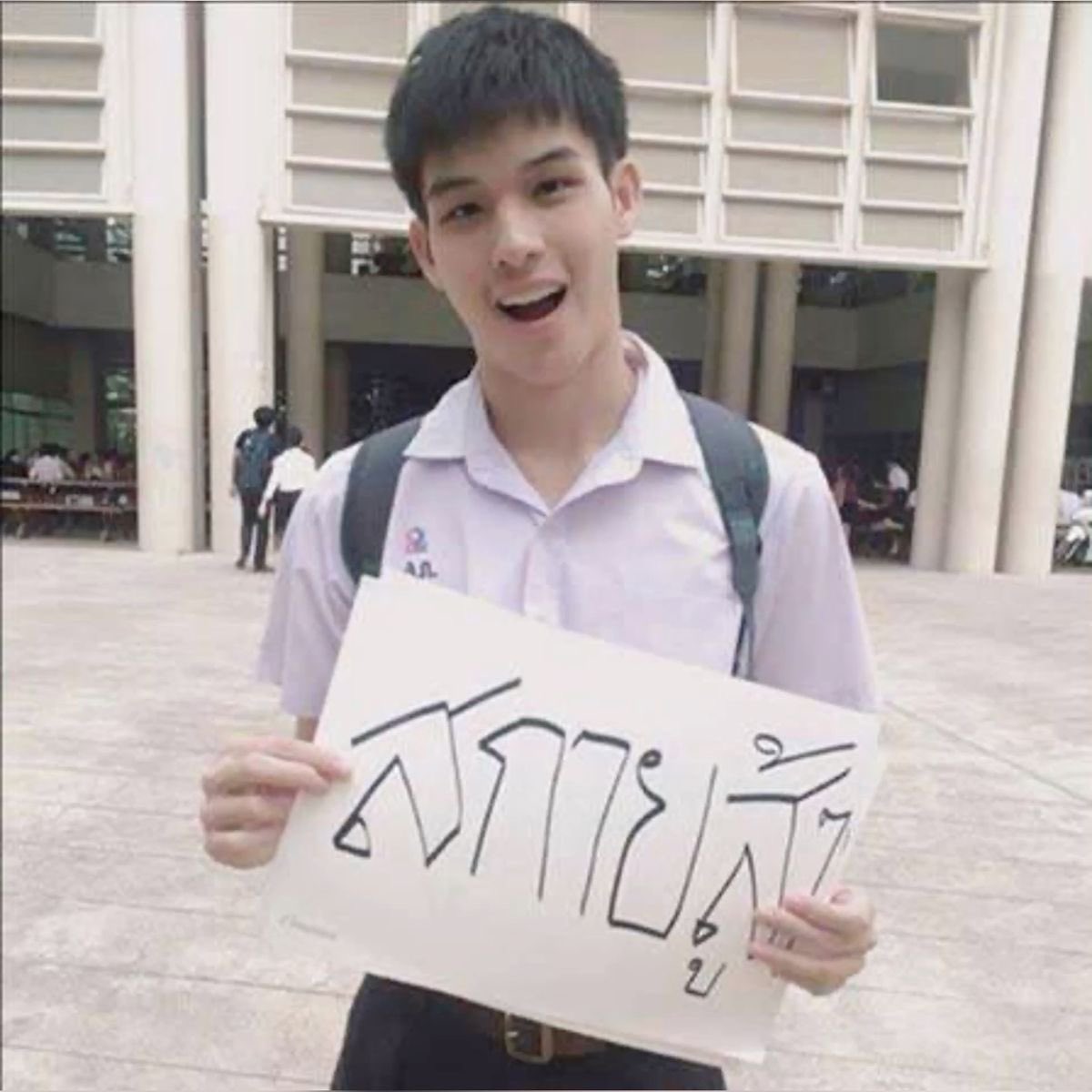 dasymwy's tweet photo. แหม๊ นานิหนักกว่ากุเยอะค่ะชีบอกสกายเปนเด่กตั้งใจเรียนทรงเนิ้ด ถ้าจะสนิทกันคงเปนเพราะนางเอนดู จร้า คนที่ชอบหม๋าเด่กที่สุด ซึ่งชีวิตจริงหน้าตาแฟนนางน่าเอนดุจิง ๆ ค่ะ เลยโดนแวะเอาขนมมาหย่อนใต้โต๊ะทุกวัน  อย่าลืมหึงย้อนหลังนะ ให้ชีวิสคู่มีสีสัน https://t.co/vsvrDKyvNG