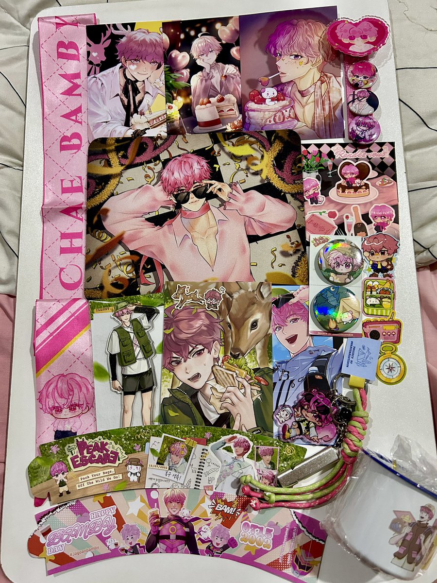 akaruifu16's tweet photo. Gue suka banget sama fanmerch fanevent birthday bamby. Artnya cakep”, cetakan fanmerchnya juga HQ bgt~ bagus 😍🥰

#BambyPeakEscape #HBDBAMBY #RENDEZVOUS #JagoanBamby https://t.co/NKqVgO5zve