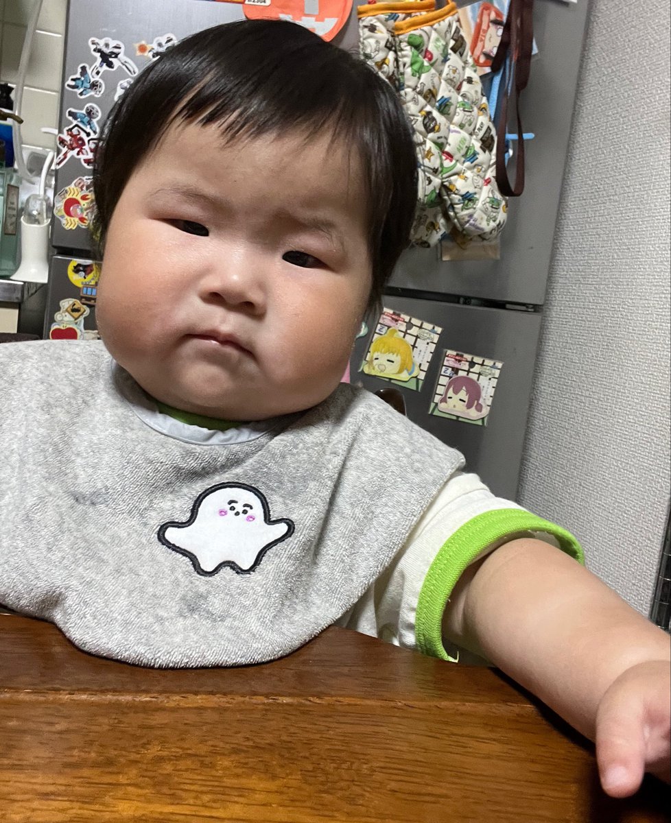 kamui_mimi's tweet photo. 寝る前の1枚。

9ヶ月と21日の娘がとうとう本格的につかまり立ちの特訓し始めた😭
知らんうちにお座りも出来るようになっとったし( ′д`)(気付いたら座ってる事が多かった)

あ一先ず前髪も切ったった😗

シナぷしゅのスタイやっぱ似合っとるわ🤭
記載されてた柄って表裏の柄だったの洗濯して気づいたわ https://t.co/0cPjkpcO2k