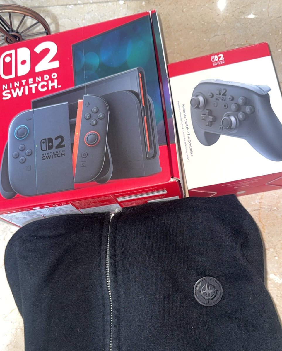 yjwonielvr's tweet photo. love my bf so much like not even an anniversary gift or anything <3 https://t.co/9PhaLx6MZN