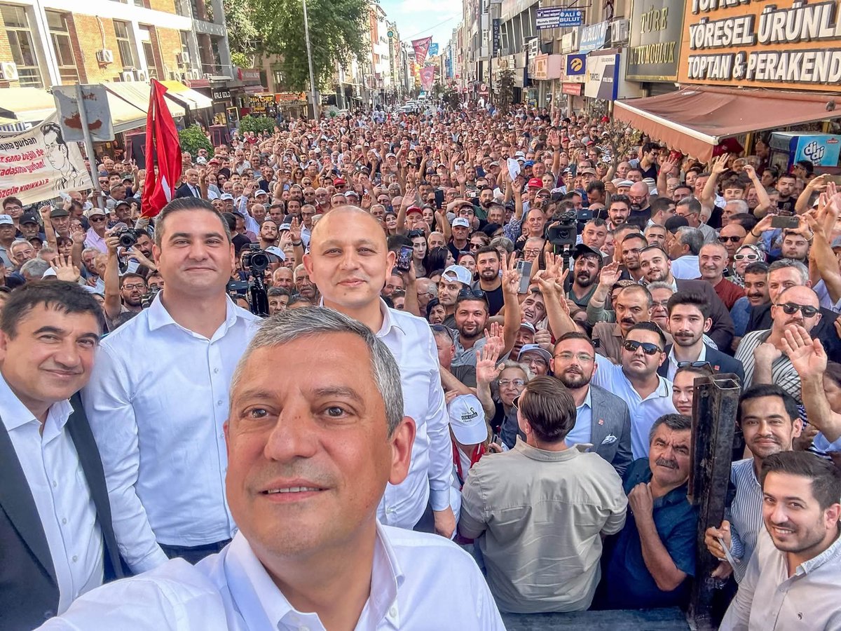 sewtaaap's tweet photo. Nereye gidersen git hangi parti kurarsan kur oyumuz da kalbimizde, dualarımız da seninle hep yanındayız. Başkanımız sensin.. hain başkan istemiyoruz. 

#ÖzgürÖzel
#yeniparti https://t.co/reHoQbLIen