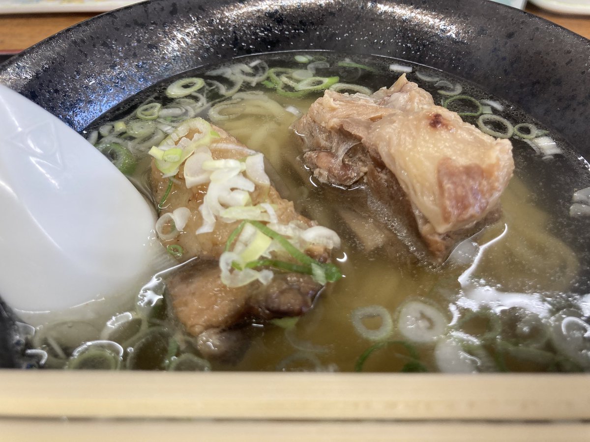 00Bloody's tweet photo. 沖縄そばとジューシー
ソーキそば
美味かった https://t.co/QRcHoMH2hZ