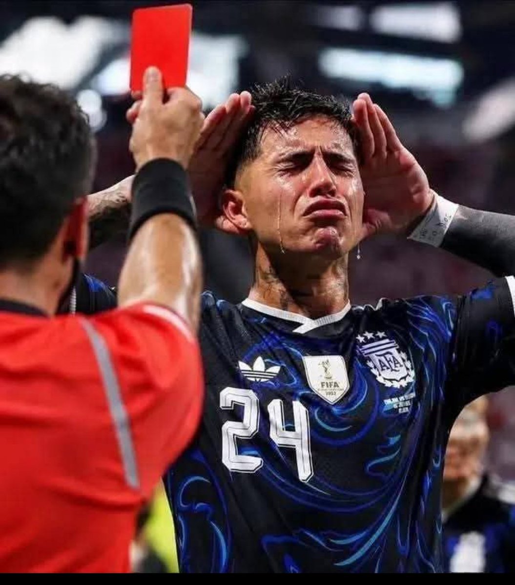 dafa_zxy's tweet photo. Mampus juga akhirnya. Kartu merah udah dapet, Madrid juga nolak mentah-mentah. Sekarang balik ke Chelsea. Habis sok keras lawan Inggris, malah jadi bahan bully. 😂 https://t.co/XH9UV74ial
