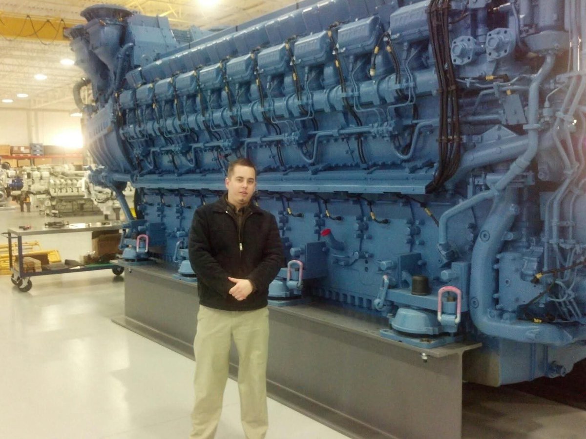 SamTheManLamb's tweet photo. @gofishh77 Most likely an engine for a large marine vessel. Here's one I saw a long time ago in Detroit. Notice the same kind of humps on the top of the covered shipment https://t.co/bX1cUT81cR