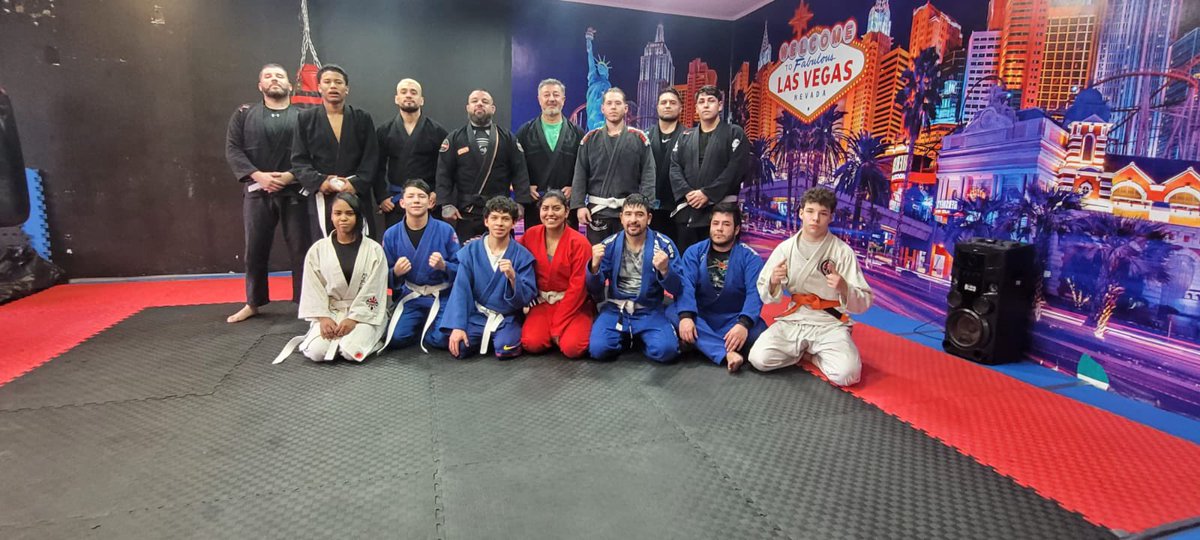 majose9719's tweet photo. #jiujitsu #competencia torneo de combat Queen liga #NoGi  y entrenamiento 🥋 https://t.co/FyOO6HHqHz