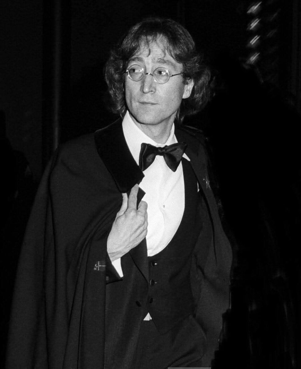 lennsteining's tweet photo. vampire john lennon https://t.co/W3iyY14nHt