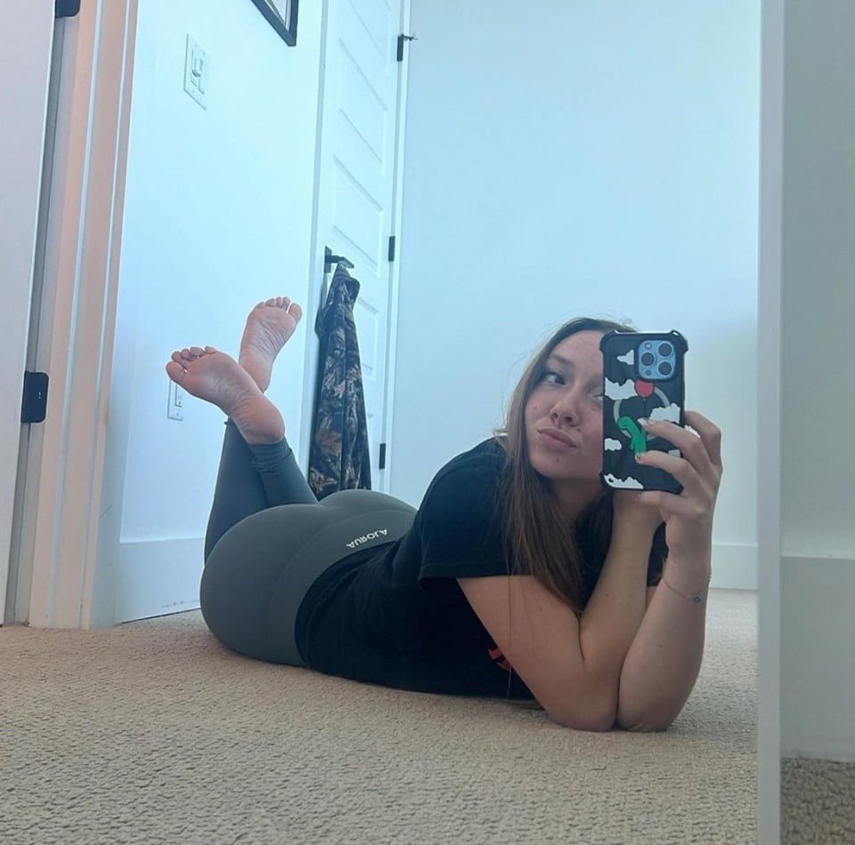 blankslate20006's tweet photo. Been seeing lot of Ja1me content on my fyp recently 

Woke up this morning and my cock is asking to bust for her 😵‍💫

She’s going to get such a nasty gooner nut as I edge for multiple hours 

Seeing her ass in those shorts makes me wanna inhale the scent 😫 https://t.co/wxMnSyOzce