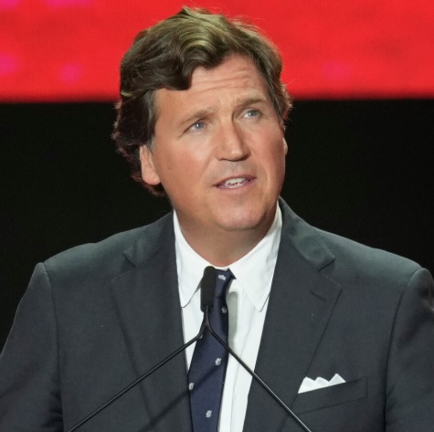 GlobalDiss's tweet photo. 🔥🇪🇺 Tucker Carlson blasts Kaja Kallas:

“How does someone THIS stupid end up leading Europe?”

His answer: “It’s simple. The EU is run by LOYAL but extremely dumb globalist puppets.”

BRUTAL. https://t.co/g1Frc01pJW