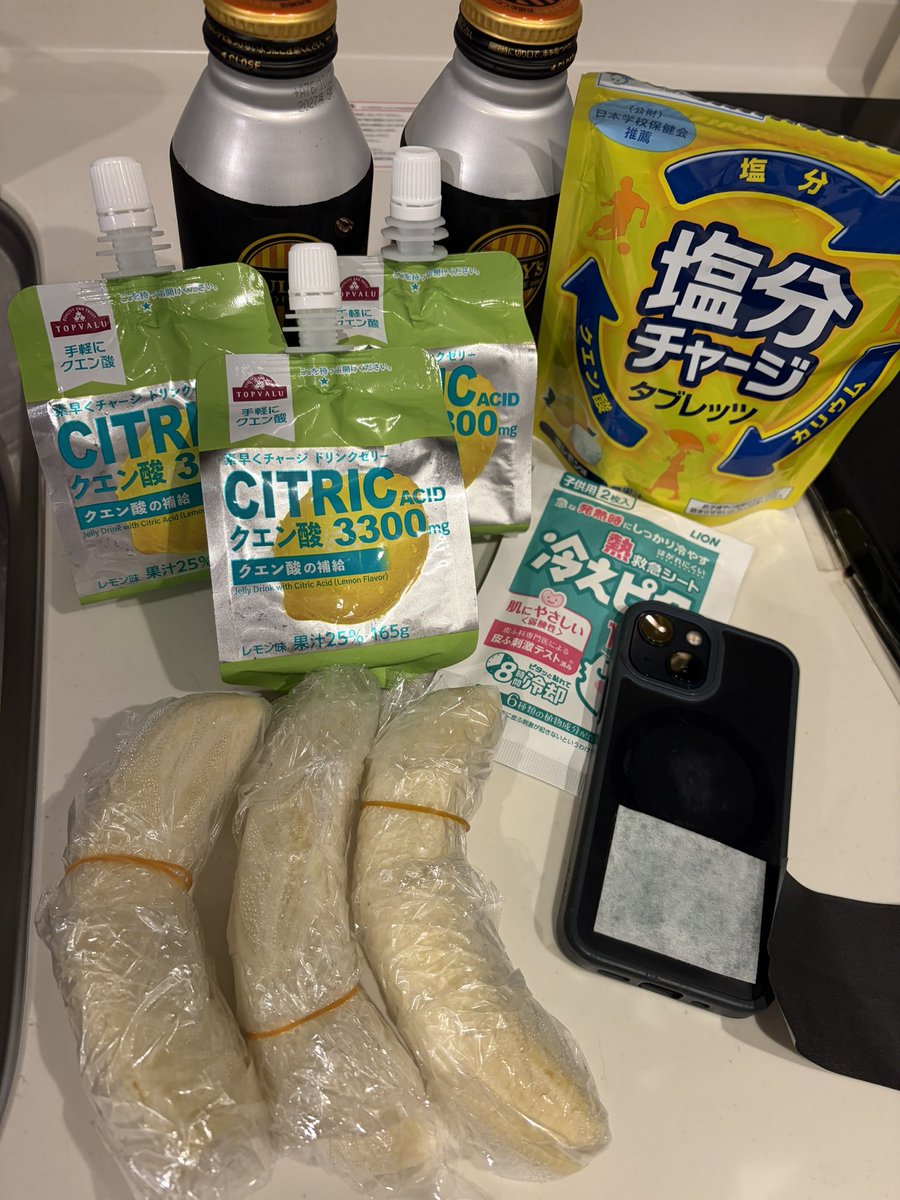 ririvery_Chari's tweet photo. 7/20(月) 24時間稼働🚴‍♂️

タイムスケジュール💁‍♂️

3:30 起床

冷水シャワー
水をコップ1杯
コーヒー1杯

4:00 🐸スタート

9:50 帰宅（1回目）

🐸36件
バッテリー交換
クエン酸ゼリー
冷凍バナナ
明太子おにぎり
水筒補充

10:00 再開

14:20 🐸オフ（運転時間回復待ち）
🥫へ切り替え

16:00 帰宅（2回目）

🐸65件
🥫8件
バッテリー交換
クエン酸ゼリー
冷凍バナナ
ツナマヨおにぎり
水筒補充

16:10 再開

20:15 🥫26件でオフ

20:20 🐸運転時間回復のため再開

22:30 帰宅（3回目）

🐸81件
🥫26件
バッテリー交換
クエン酸ゼリー
冷凍バナナ
水筒補充

22:45 再開

翌4:00 終了 🐸112件🥫26件 計138件

私の24時間稼働は、「補給」と「バッテリー交換」を徹底しながら走り続けました。

食料はすべて前もって準備。

休憩のタイミングも、バッテリー交換の時間をある程度計算していたので、6時間刻みで帰宅することを事前にイメージしていました。

つまり、全ては事前の準備から始まる。

24時間稼働の参考になれば幸いです🙇