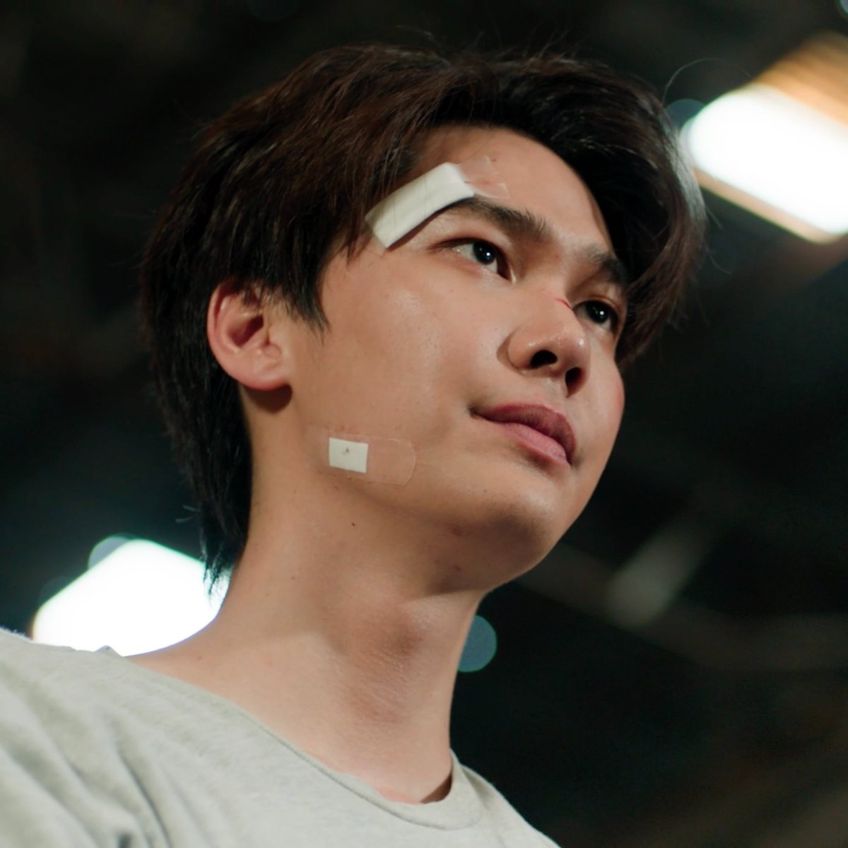 GMMTV's tweet photo. มีคนแอบยกยิ้มที่มุมปากนะคะหนิ 😌
#MrKillSeriesEP3
@dew_jsu @vitheepanich https://t.co/LSlpUmBAEJ