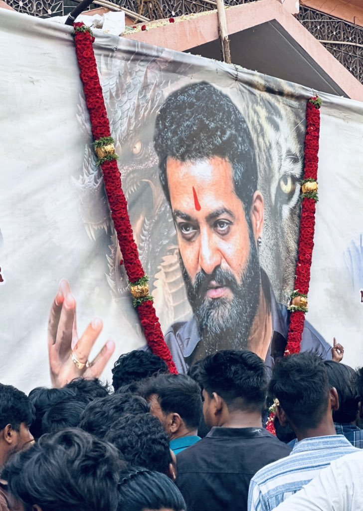 KotiNTRDHF's tweet photo. Kuttalo dammu unte mi caste cheppochu 
Ikkada SC  MADIGA only NTR fan inkevadiki udigam cheyya 👊💪🥵 https://t.co/wXjjeq93Op