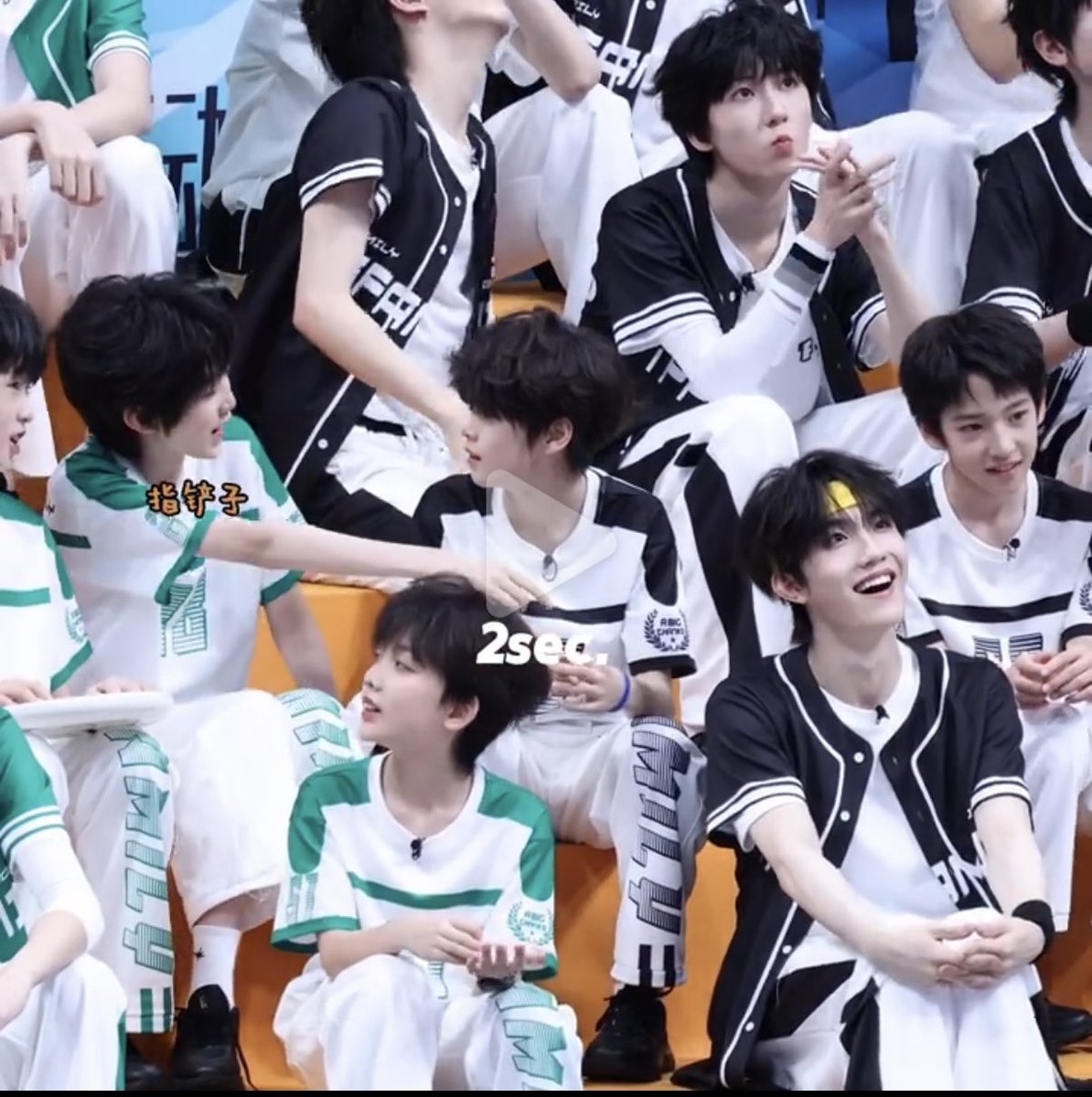 Jamgaozpu's tweet photo. 这两小孩也是好朋友来的，他们两个都对老棍的选择感到好奇，明明你们两个是好朋友他怎么不选你呀，哎长大之后有太多的身不由己，我又小棍小铲了 https://t.co/m2r6I6LgAc