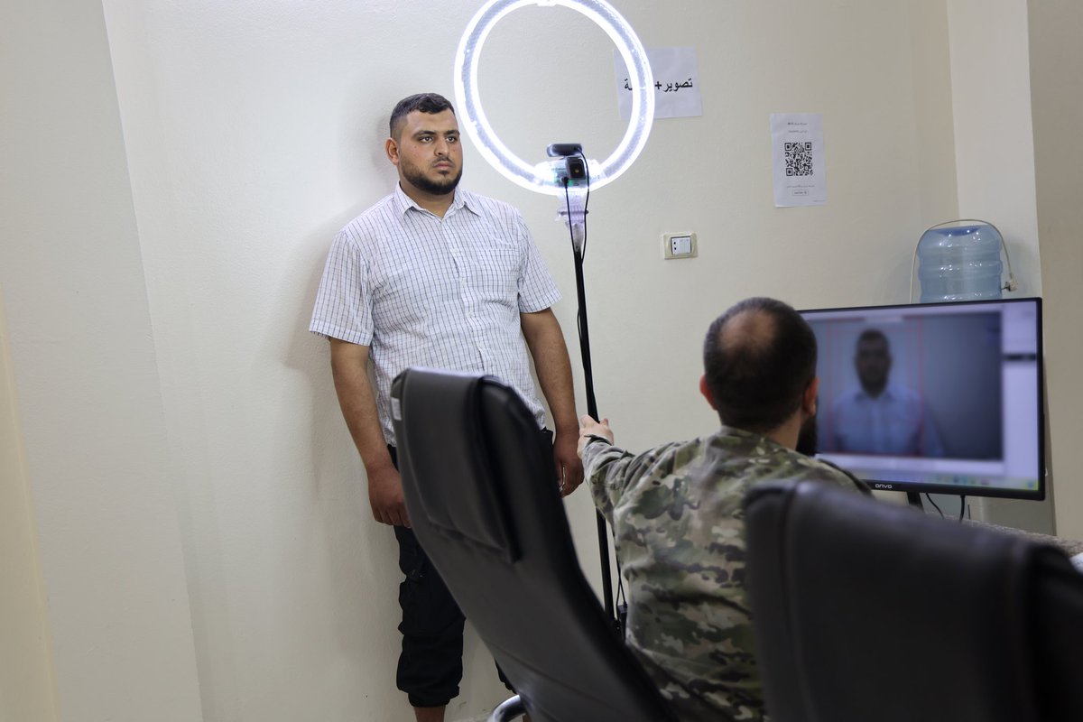 RecruitSyri's tweet photo. تستمر مديرية التجنيد والتعبئة في حمص باستقبال الشباب الراغبين بالانتساب إلى صفوف الجيش العربي السوري، واستكمال إجراءات قبولهم، والتي تتضمن تدقيق البيانات الشخصية والتحقق من المؤهلات الدراسية، وإجراء الفحوصات الطبية والبدنية، وفق المعايير المعتمدة.

#إدارة_التجنيد_والتعبئة https://t.co/etxlyfo53U
