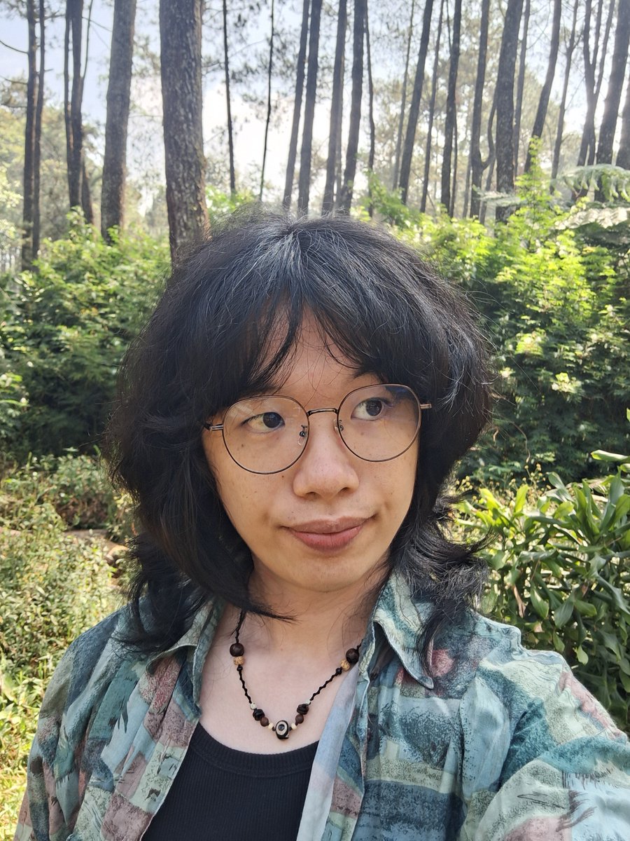 romojojojo's tweet photo. moments before she jumps out of a moving car to pick up a rotten dead beetle https://t.co/e1OaLFLH51