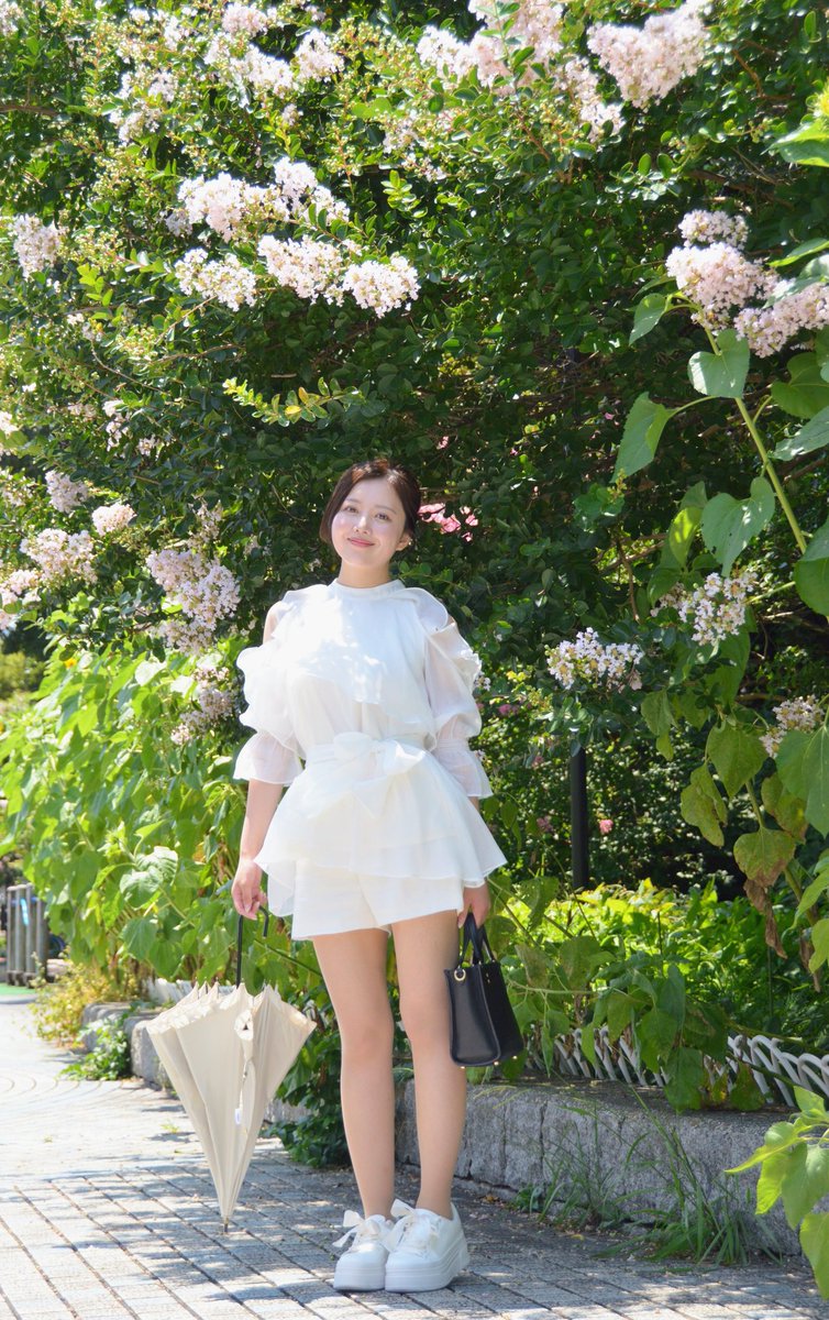 kun71094249's tweet photo. 猛暑でも咲く花とともに🌻

model：野元智保子さん（@mjc2024_03）

#カワコレ東京
#kawacolle2017
#野元智保子 https://t.co/VY7NaL7DA7