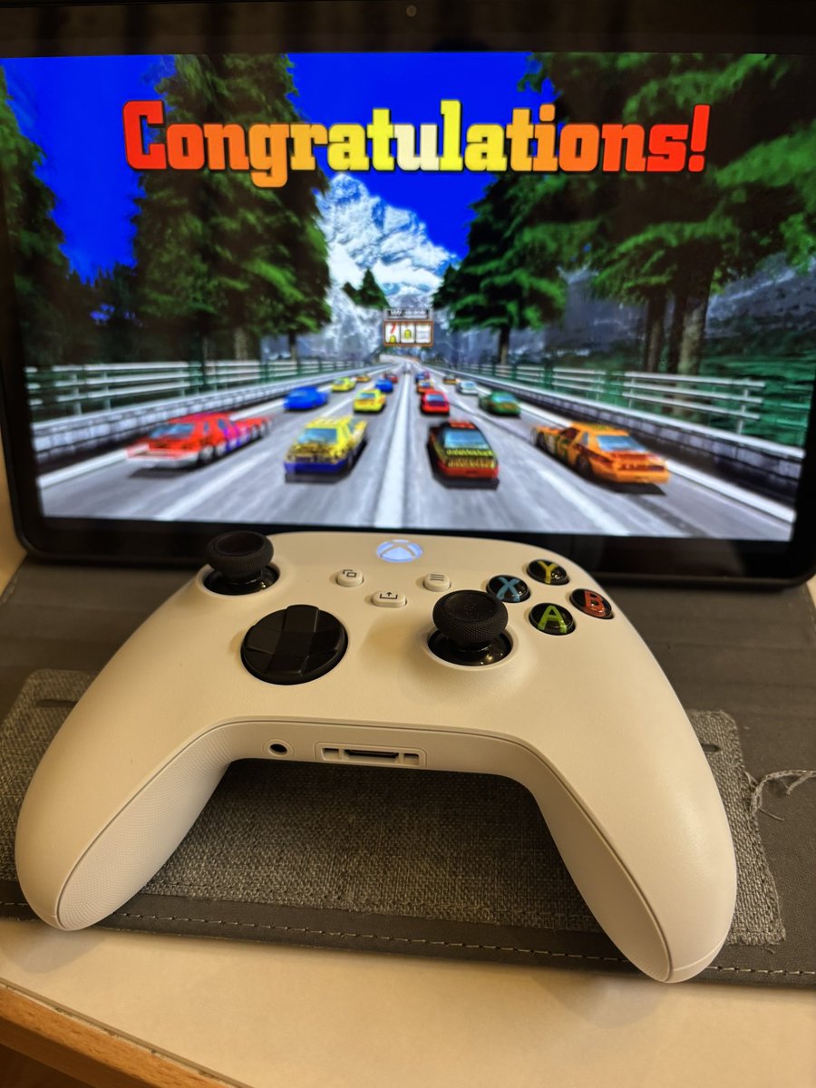 hyonezawa's tweet photo. リモートプレイ、それなりのタブレットでxboxコントローラー使うのいいね〜
#xbox #firemax11 https://t.co/jDCtVSP43H