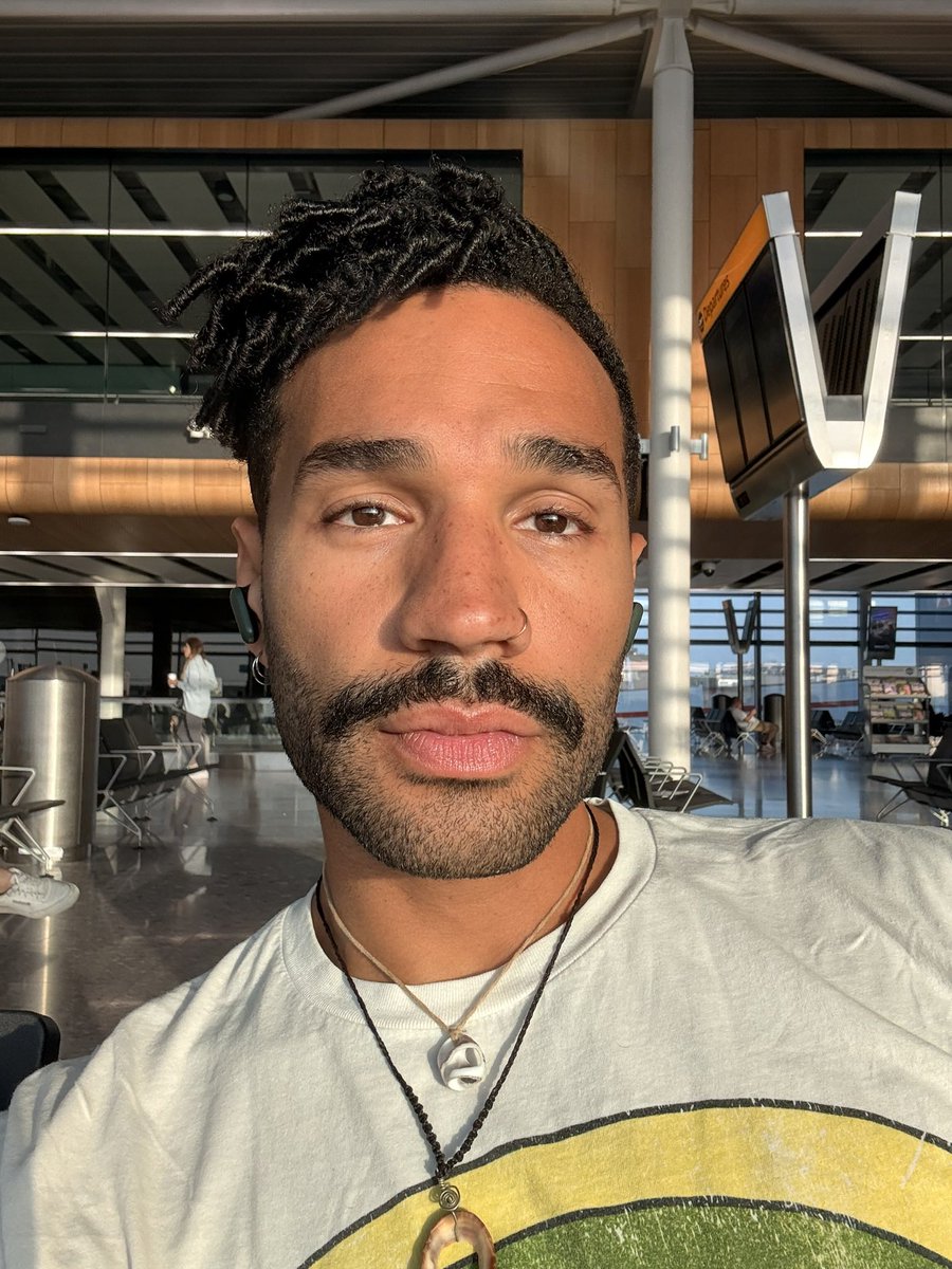 bootybenderxx's tweet photo. Might keep the stache https://t.co/i3hY1uzySv