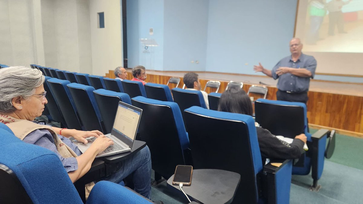PueblaCOLPOS's tweet photo. El día de ayer, 20 de julio, investigadores del Colegio de Postgraduados Campus Puebla participaron en el Taller Especializado sobre Frutales Caducifolios, en apoyo al personal técnico del programa Sembrando Vida.
🌳🍎Fortaleciendo el conocimiento para transformar el territorio. https://t.co/PFVSQnTJzb