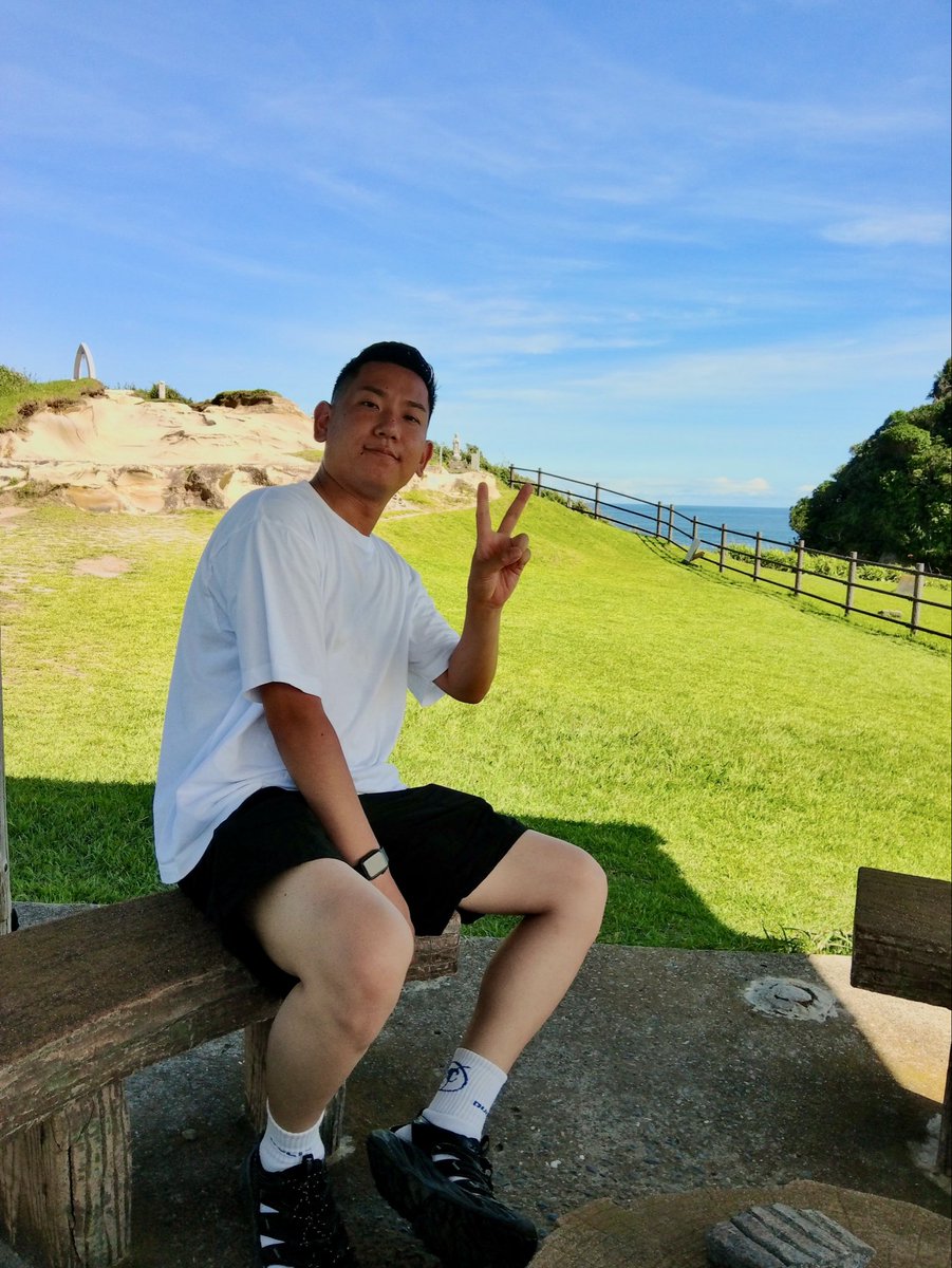 bykumamon's tweet photo. 顔真っ黒足真っ白 https://t.co/PM58PBvl9S