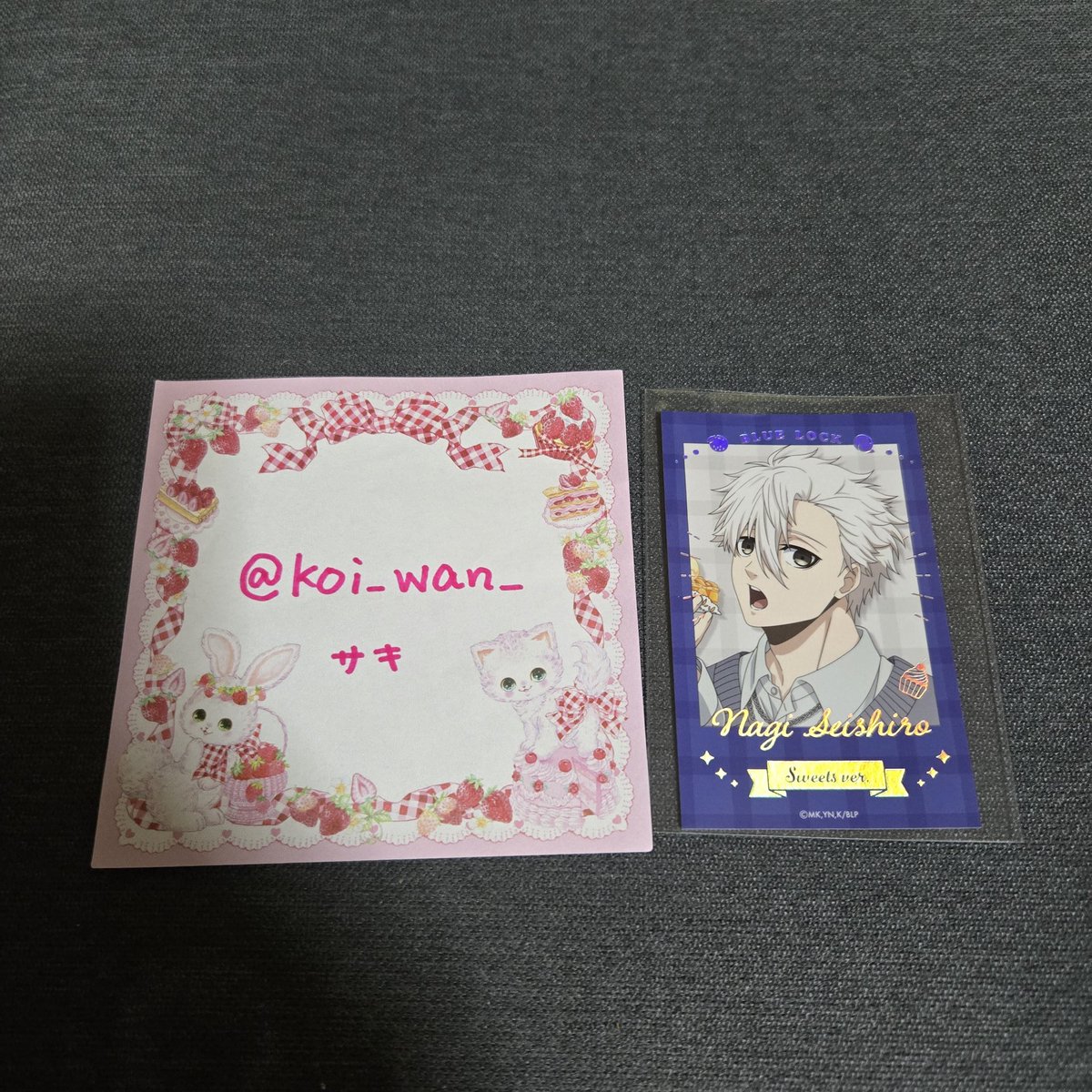 koi_wan_'s tweet photo. 【交換希望】

ブルーロック
ステラマップカフェ トレーディング箔押しフォト風カード

譲】凪 (アップ※1枚目の画像のもの)
求】凪 (引き※2枚目の画像、求印のもの)

★郵送希望

検索からでもお気軽にお声かけください☺︎ https://t.co/Kl9X5Hwv4G