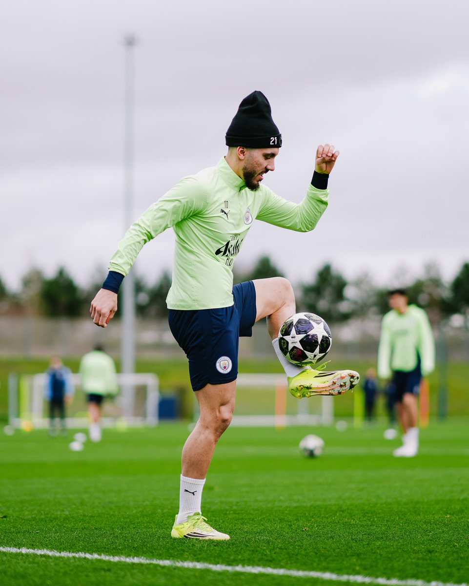 _PointDePenalty's tweet photo. La gamme training de City en promo pour les mecs qui aiment bien les couleurs flashi (code PDP10)

1/4 zip (25€) https://t.co/B7Bgzukbh7

Maillot (16€) https://t.co/kdXIQ0cwOc

Short (12€) https://t.co/JALaXHZwKb https://t.co/7GVYEYZzsV