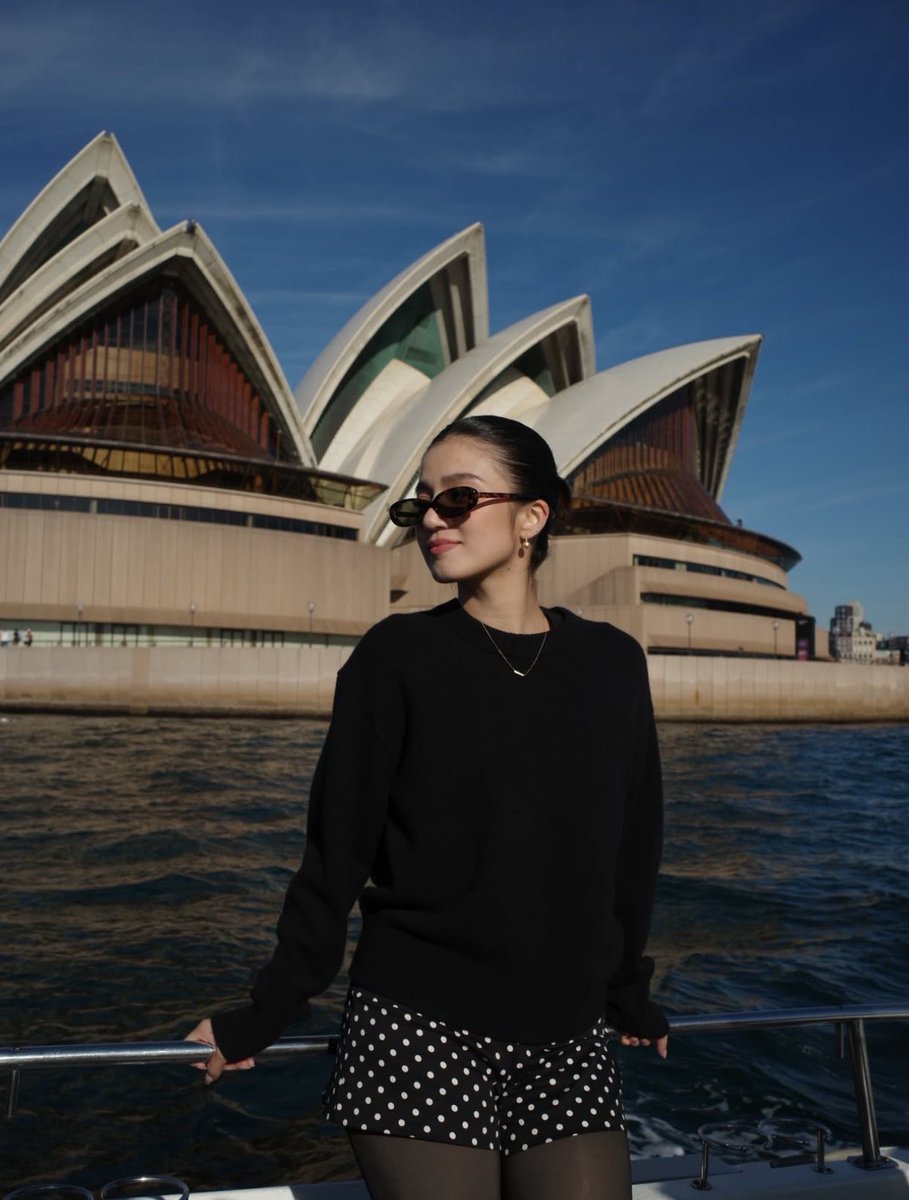 donatotchilaxaa's tweet photo. Belle Mariano OMYGOSH!! Everything about her is perfect 😮‍💨 

the outfit + view + face card + body tea #BelleMariano https://t.co/O51j6f0K1O