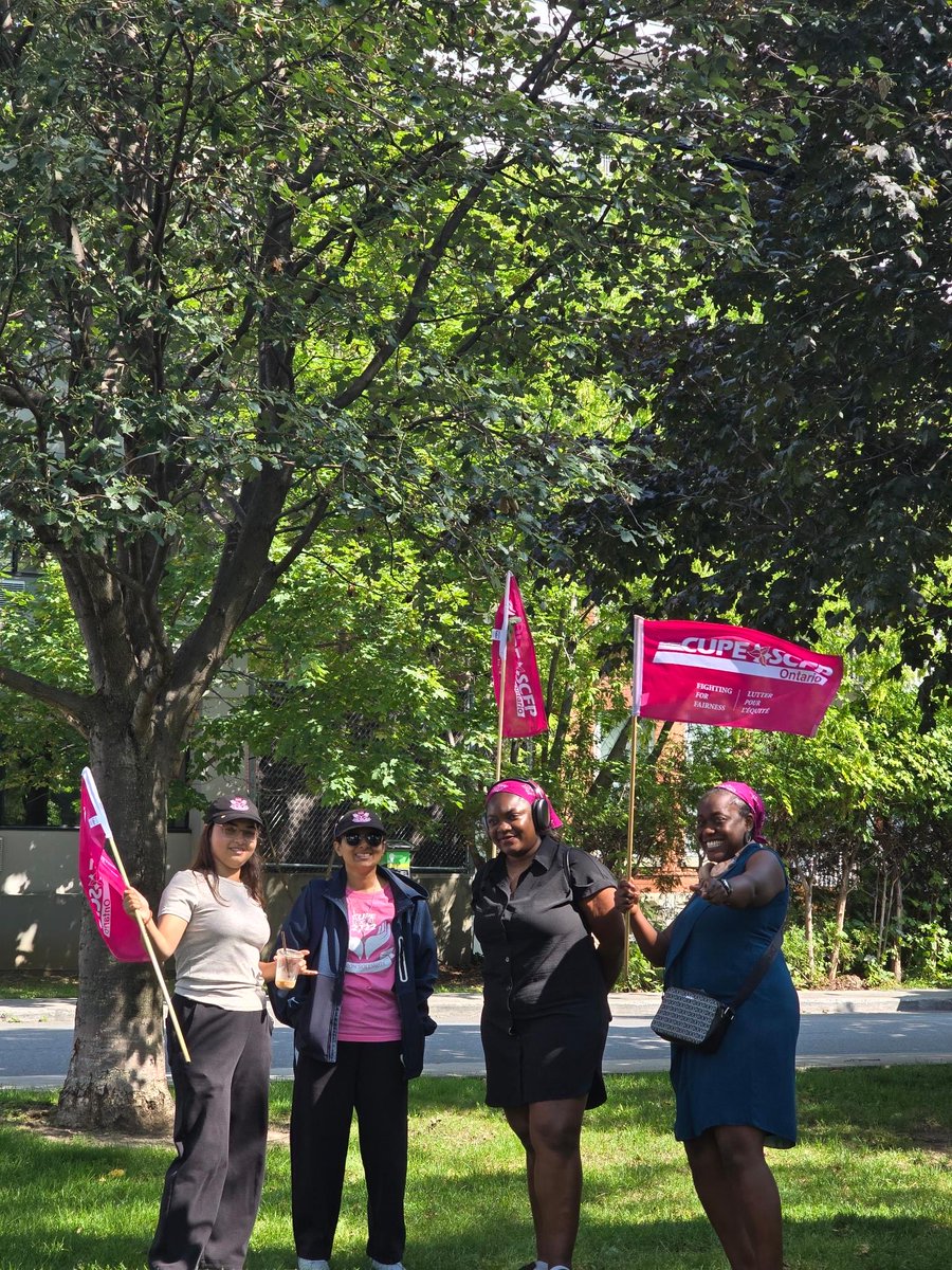 CUPELocal2722's tweet photo. ☀️ Sunshine, smiles and solidarity! Come see us ⤵️

Ottawa
📍 Minto Park
⏱️ 9:00 AM - 2:00 PM

Toronto
📍 110 Wellesley St. W. (Queen’s Park Crescent W. &amp; Hoskin Ave)
⏱️ 10:00 AM - 3:00 PM

#oxfamcanada #oxfamcanadastrike #fairdealnow https://t.co/GOqDRE1oE2