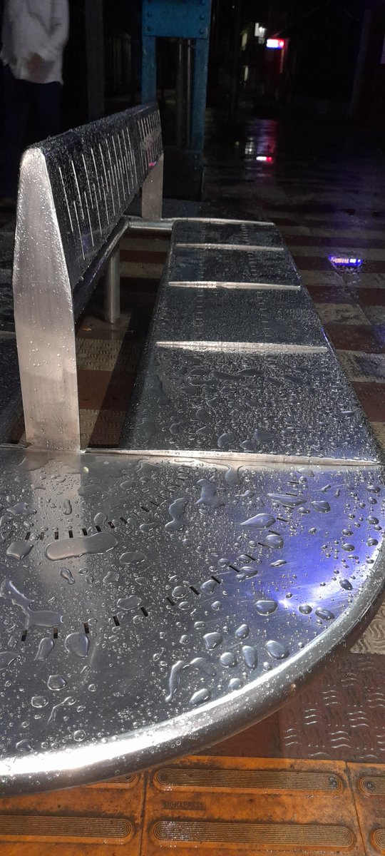 maneeshpd's tweet photo. dear @RailMadad  @drmmalda 
this is SABAUR ( sbo ) प्लेटफॉर्म no. 1, under the shade.
Rain shed shows no effect on rain. the whole platform has all rain water. no use for paseengers. https://t.co/gMcB5C4Wmy