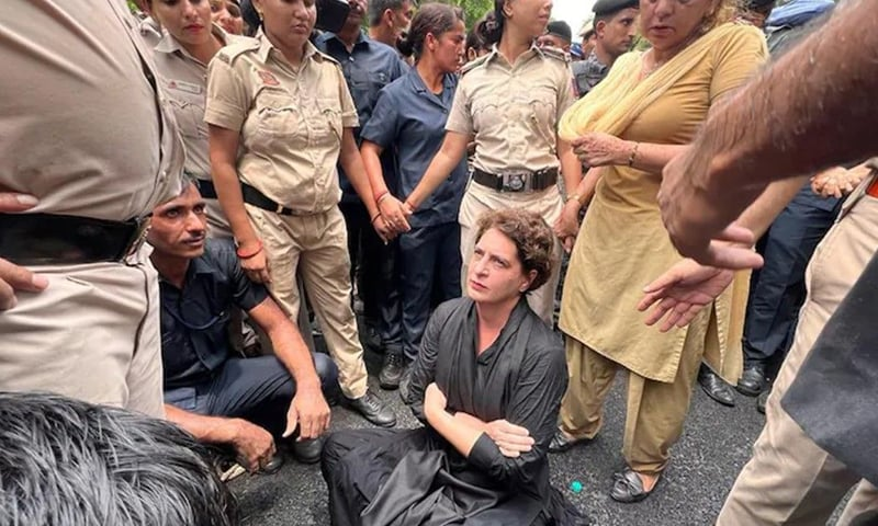 ScrollStopper9's tweet photo. Along with "Rahul Gandhi", "Priyanka Gandhi" Has also been detained by Delhi Police in CJP Protest !!

#NEET  #RahuGandhi https://t.co/xTz113V3bp