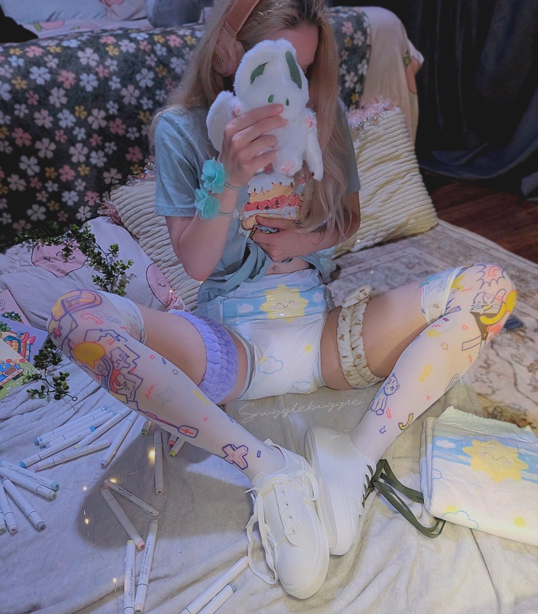 _Snugglebuggie's tweet photo. ⚠️warning: Uppiez diapers may cause extreme cuddly behavior, happy wiggles, and zero desire to be big. You’ve been warned~ ☀️

@PTDropouts 🫶🧸🩷

-

#diapergirl #abdl https://t.co/WT4FbM3eAD