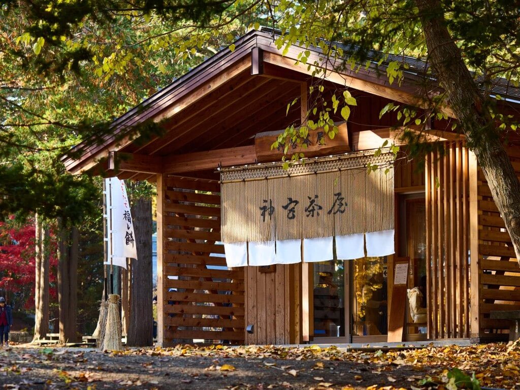 sapporo_list's tweet photo. 北海道神宮の境内にある神宮茶屋にて北海道産枝豆100％使用『朔日限定 神宮茶屋餅ーずんだ餡ー』が、8月1日(土)限定で発売！

⇨https://t.co/hyhZ5wvv18 https://t.co/kb8iroKbpY