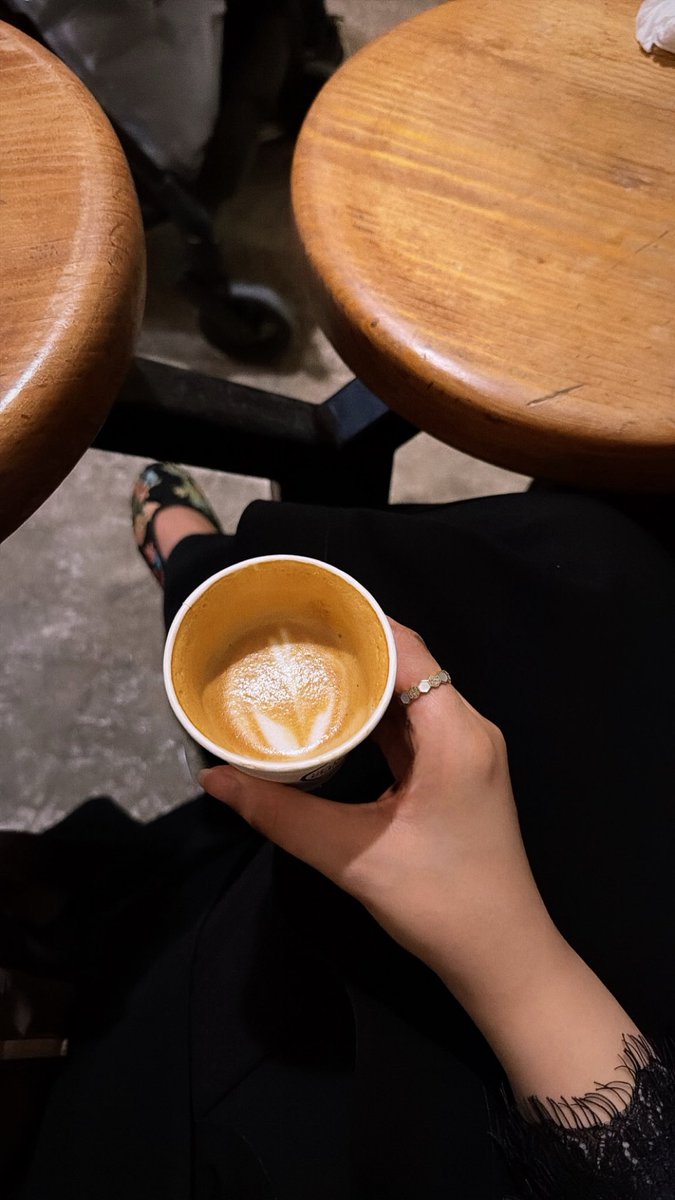 iJween's tweet photo. 🤍🌴☕️🪄 https://t.co/HkNMIQu8UQ