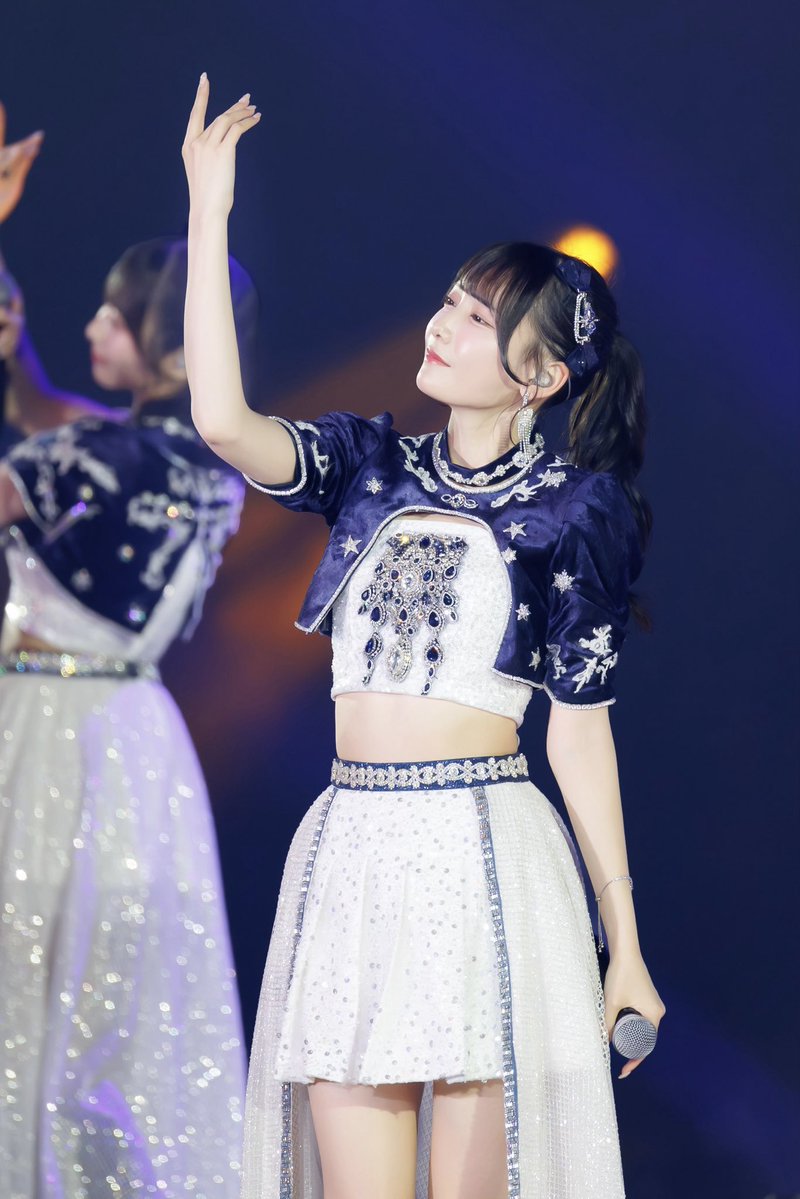 shimishimi_d's tweet photo. 指先まで綺麗な鈴木さん

#ノイミー_カメコ #鈴木瞳美 https://t.co/sQso3qG0Go