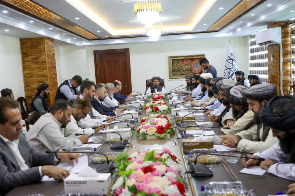 ObaidaAgha313's tweet photo. عزیزي انرژۍ شرکت د لس زره مېګاواټه برېښنا د تولید لپاره ټول تخنیکي وسایل پېرلي

 محترم ملا عبدالغني برادر اخوند نن (سه‌شنبه) د ۱۴۰۵ لمریز کال د سرطان میاشتې په ۳۰مه نېټه په خپل کاري دفتر کې د هېواد له ملي سوداګر او پانګوال ښاغلي میرویس عزیزي او د هغه له تخنیکي ټیم سره وکتل. https://t.co/cNTdkQPIiJ