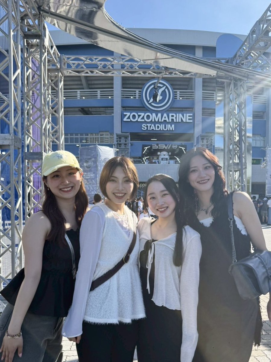 STARJETS_member's tweet photo. こんばんは🌙
 #Natsuki です！
本日は公式練習✊🏻
少し遅くなってしまいましたが、
𝐒𝐞𝐧𝐚 のお誕生日をお祝いしました👏🏻♥️
投稿は昨日に引き続き、
 #chibalotte 観戦の様子をお届けします⚾️🖤
 #千葉ジェッツ  #STARJETS https://t.co/FQqf32iQJN