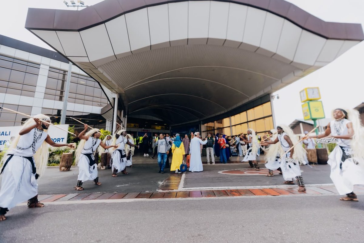 RwandaAirports's tweet photo. ✈️ A new route takes flight!

Rwanda Airports Company proudly welcomed the inaugural SalamAir flight from Muscat to Kigali, marking the launch of a new direct link between the Sultanate of Oman 🇴🇲 and the Republic of Rwanda 🇷🇼.

The inaugural flight was received at Kigali International Airport with a traditional water salute, in the presence of officials from the Government of Rwanda and representatives of the Rwandan aviation sector, together with a high-level delegation from the Sultanate of Oman.

This milestone strengthens connectivity between our two nations and opens new opportunities for tourism, trade, and investment.

Murakaza neza — welcome to Kigali, SalamAir. Here's to the journeys ahead!