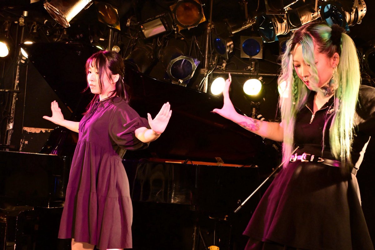 prprtiara's tweet photo. そして昨日はありがとうございました。
コジンシュギ10周年フェスでてぃんくるほりっく復活が叶いました。写真や動画も送っていただきましたがこんな笑ってる自分見たの初めてです。
踊ってる時はやっぱりいちばん楽しくて、1人じゃなくてもねちゃんがいてくれたから踊りきれました。 https://t.co/cUYDewMH2d