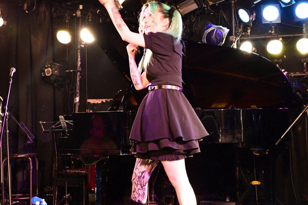 prprtiara's tweet photo. そして昨日はありがとうございました。
コジンシュギ10周年フェスでてぃんくるほりっく復活が叶いました。写真や動画も送っていただきましたがこんな笑ってる自分見たの初めてです。
踊ってる時はやっぱりいちばん楽しくて、1人じゃなくてもねちゃんがいてくれたから踊りきれました。 https://t.co/cUYDewMH2d