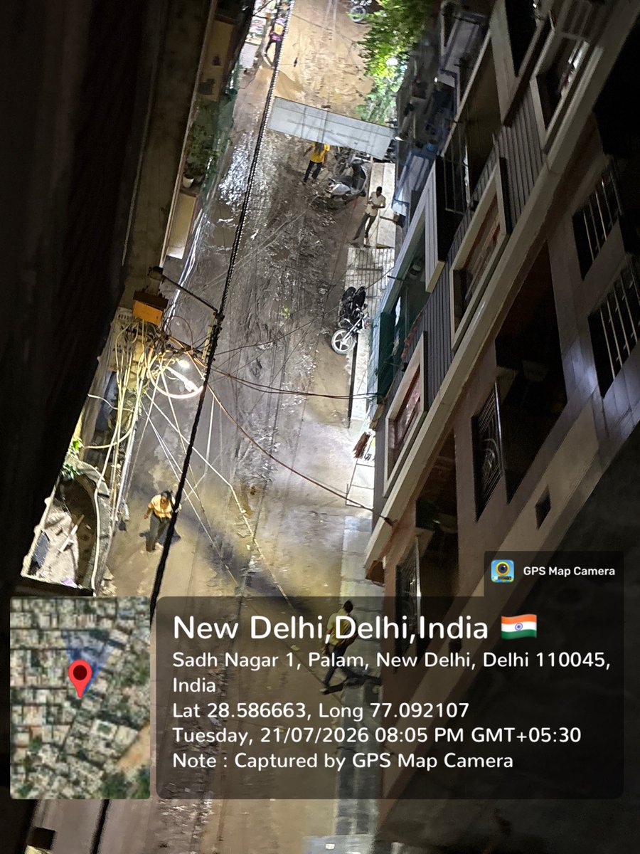 Sodo_Vibes's tweet photo. I urge @CMODelhi  kindly look into the matter and ask the @MCD_Delhi @DelhiPwd  to inspect the site .
#Delhi #delhiroads https://t.co/yk1eFRNx9x