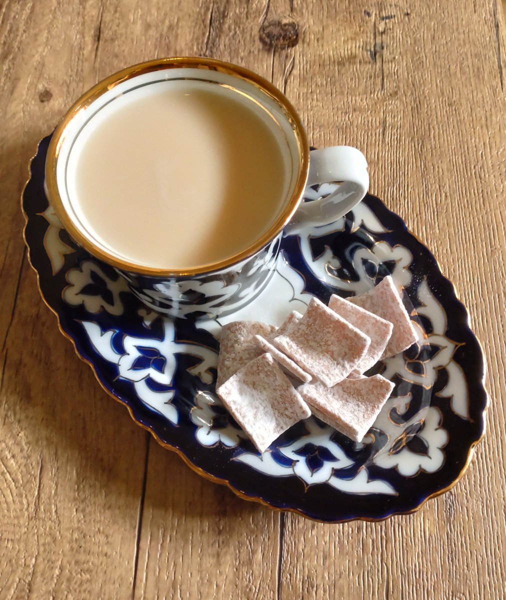 MachikoHumming's tweet photo. 昨日のお茶の時間

紅茶はAHMADTEA ブレックファスト
おやつは堅焼き八ツ橋

茶好連
紅茶のある暮らし
わたしの日常 https://t.co/gbMRAME7hU